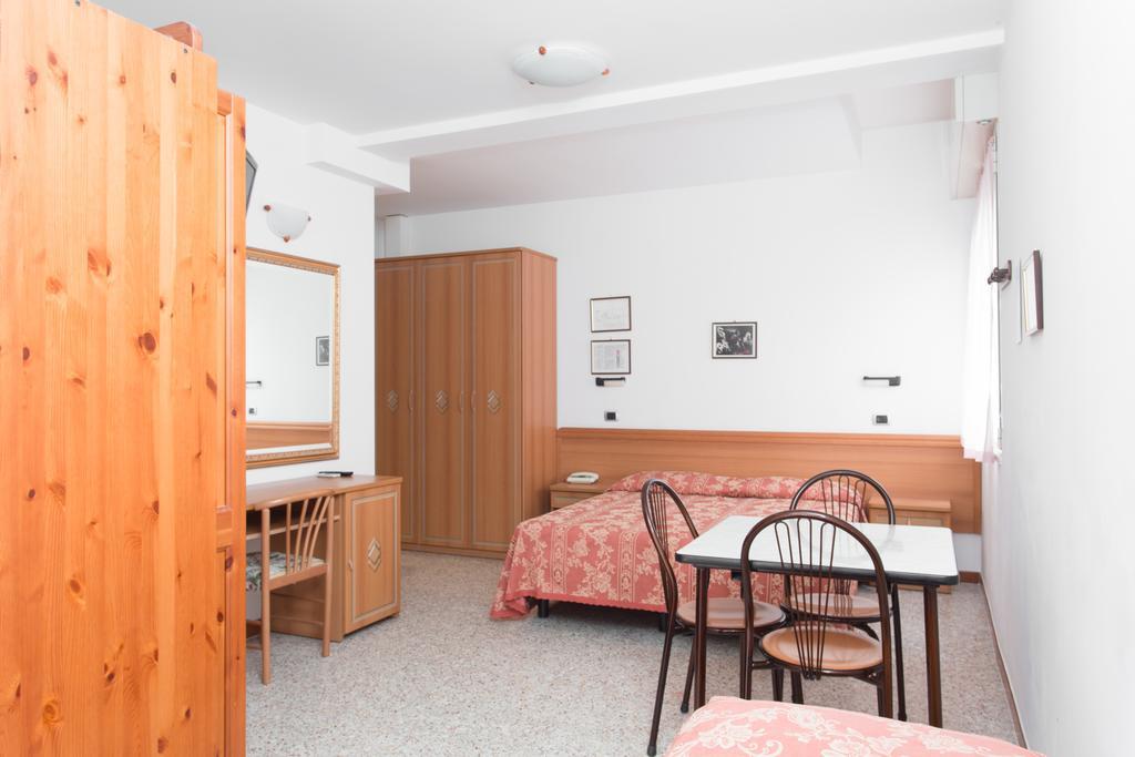 Hotel Residence Des Bains Cesenatico Exterior foto
